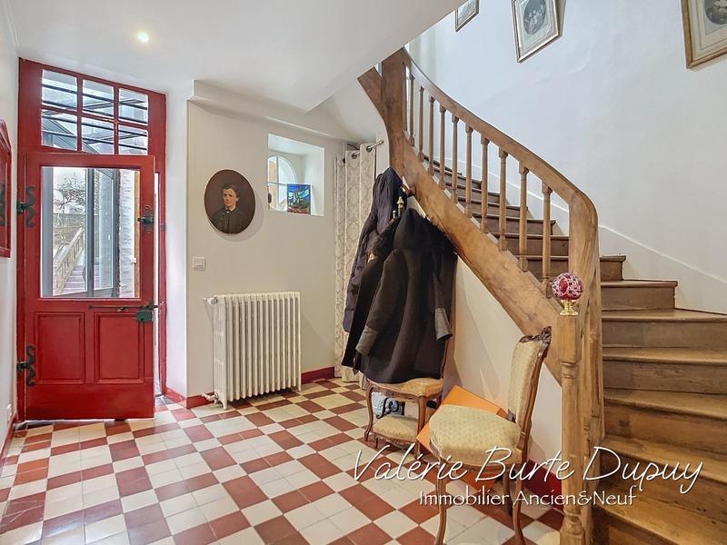 Maison - 214 m² - 7 pièces