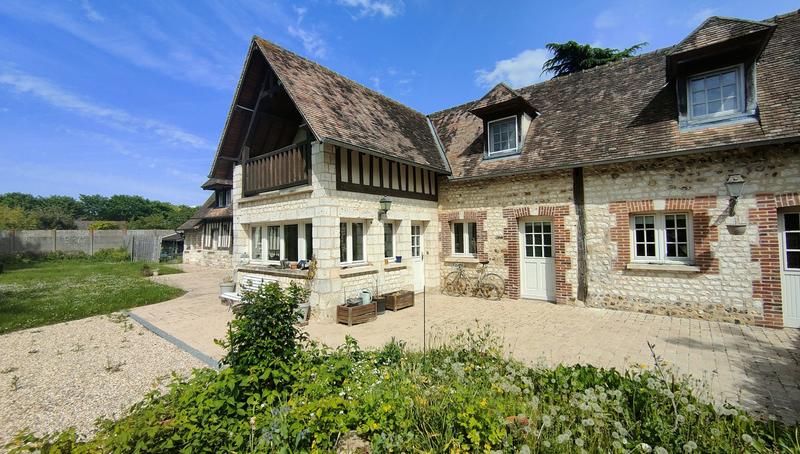 Maison - 360 m² - 15 pièces