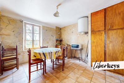 Propriété - 220 m² - 12 pièces