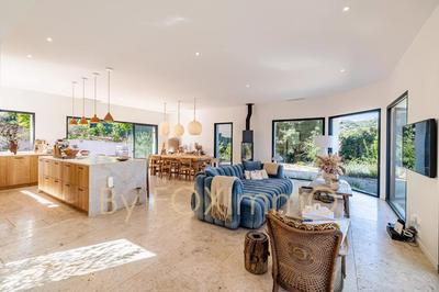 Maison - 170 m² - 5 pièces