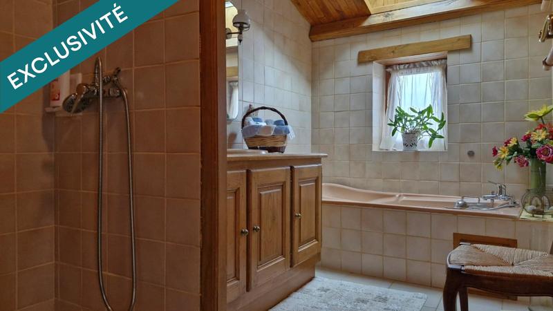 Maison - 244 m² - 8 pièces