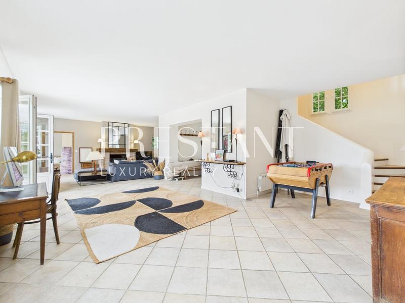 Maison - 250 m² - 7 pièces