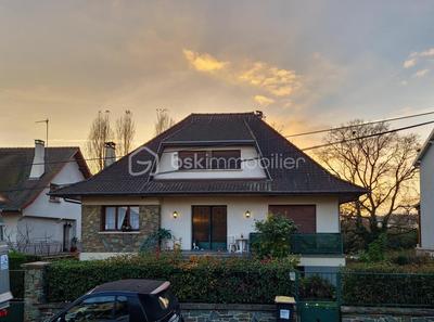 Maison - 210 m² - 7 pièces