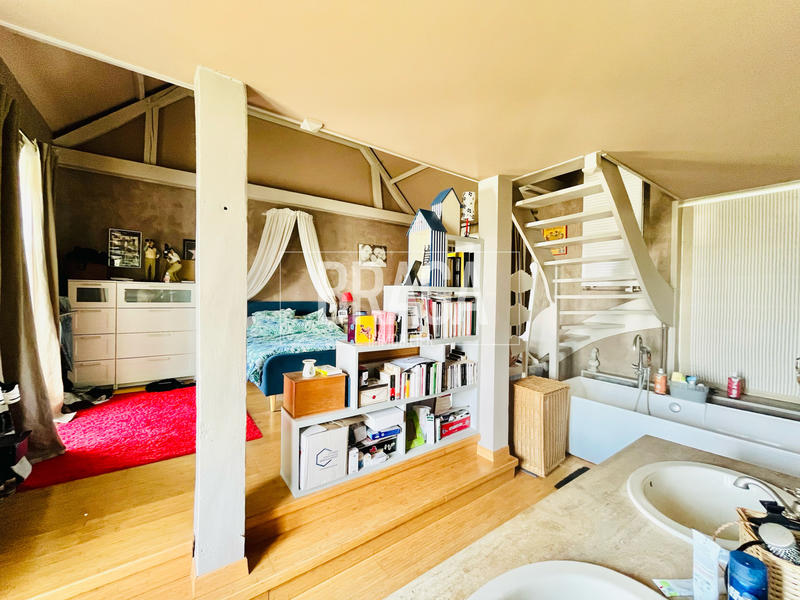 Maison - 271 m² - 8 pièces