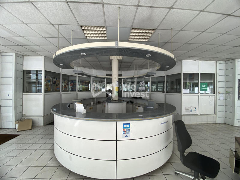 Local commercial - 1 900 m²