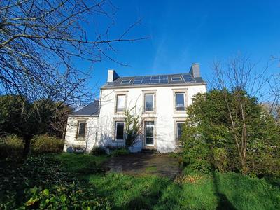 Maison - 215 m² - 7 pièces