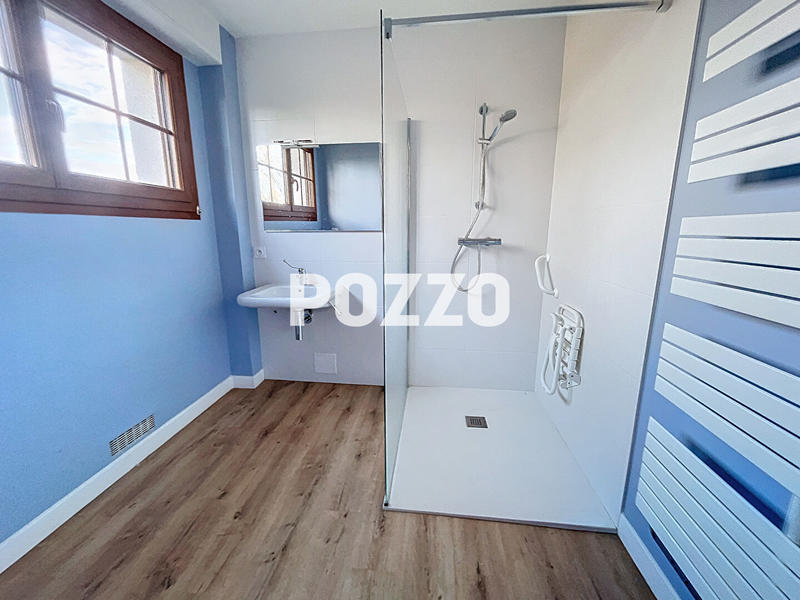 Maison - 250 m² - 9 pièces