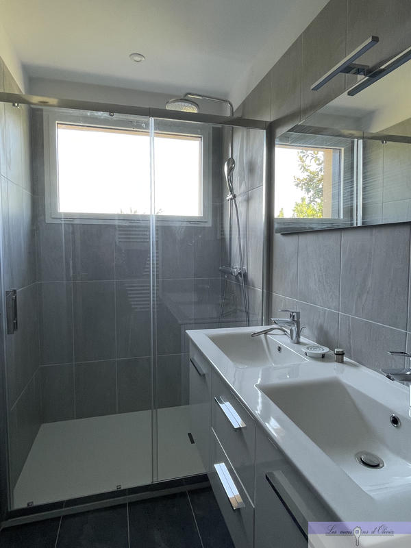 Maison - 230 m² - 9 pièces