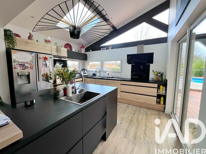 Maison - 139 m² - 5 pièces