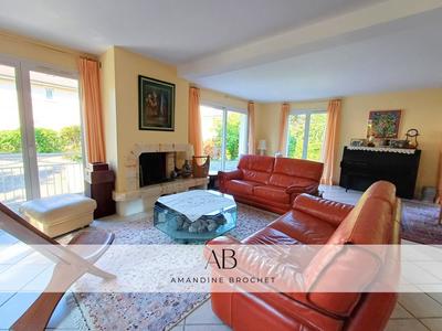 Maison - 180 m² - 7 pièces