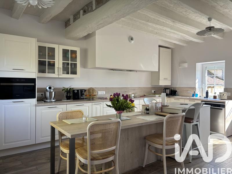 Maison - 208 m² - 9 pièces