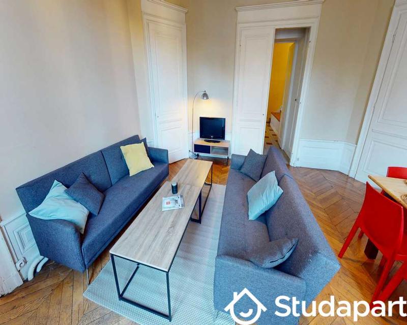 Chambre - 240 m² - 1 pièce