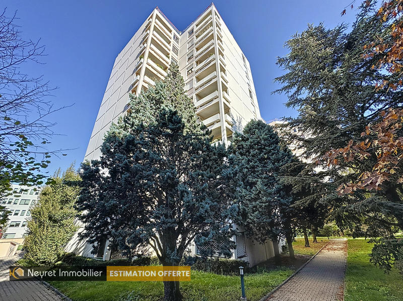 Appartement - 82 m² - 4 pièces