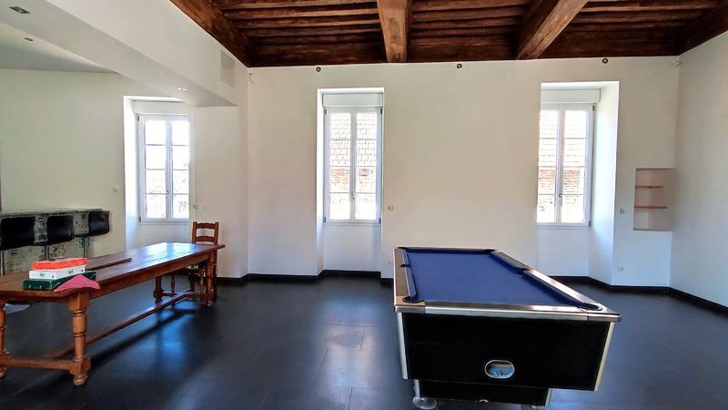 Maison - 223 m² - 9 pièces