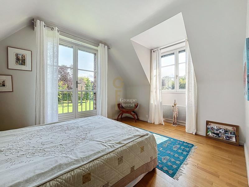 Maison - 312 m² - 9 pièces