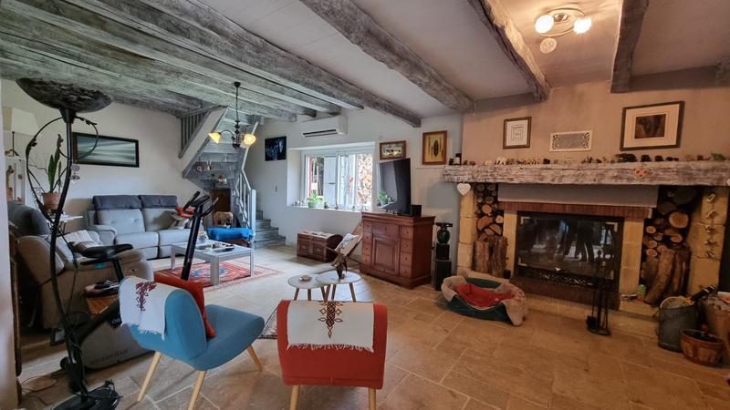 Maison - 330 m² - 16 pièces