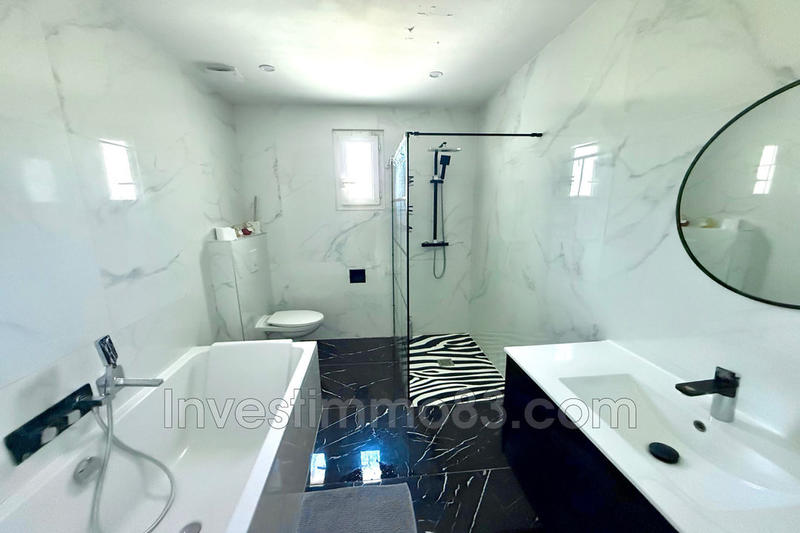 Maison - 203 m² - 10 pièces