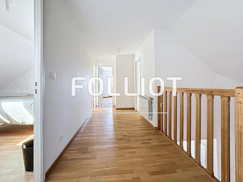 Maison - 225 m² - 8 pièces