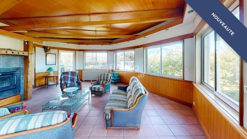 Demeure - 200 m² - 9 pièces