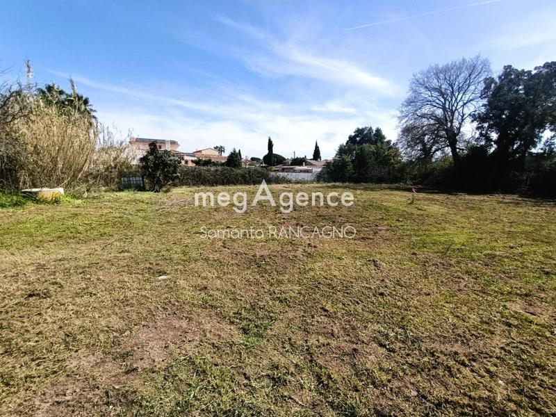 Terrain constructible - 1 055 m²