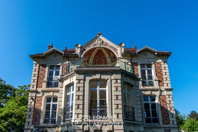 Maison - 232 m² - 11 pièces