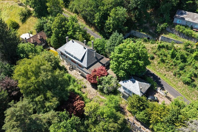 Maison - 484 m² - 9 pièces