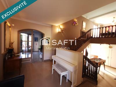 Maison - 300 m² - 11 pièces