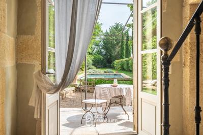 Mas - 300 m² - 7 pièces