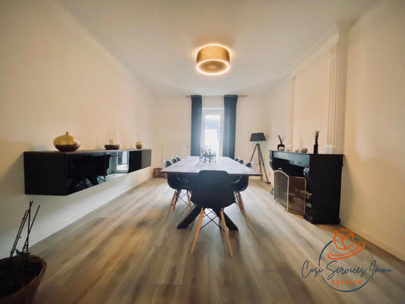 Maison - 300 m² - 8 pièces