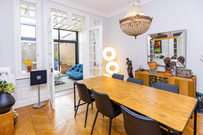 Maison - 213 m² - 7 pièces