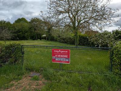 Terrain constructible - 1 078 m²