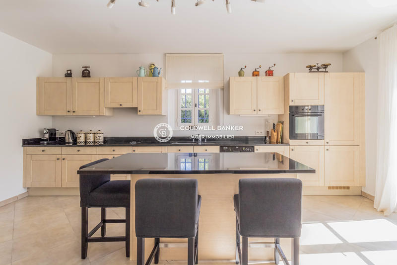 Demeure - 220 m² - 6 pièces