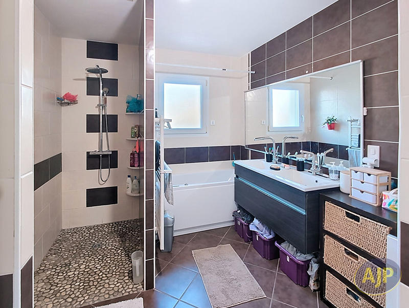 Maison - 122 m² - 6 pièces