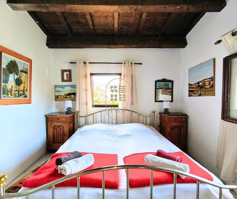 Mas - 250 m² - 11 pièces