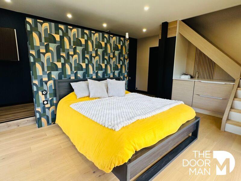 Demeure - 255 m² - 6 pièces