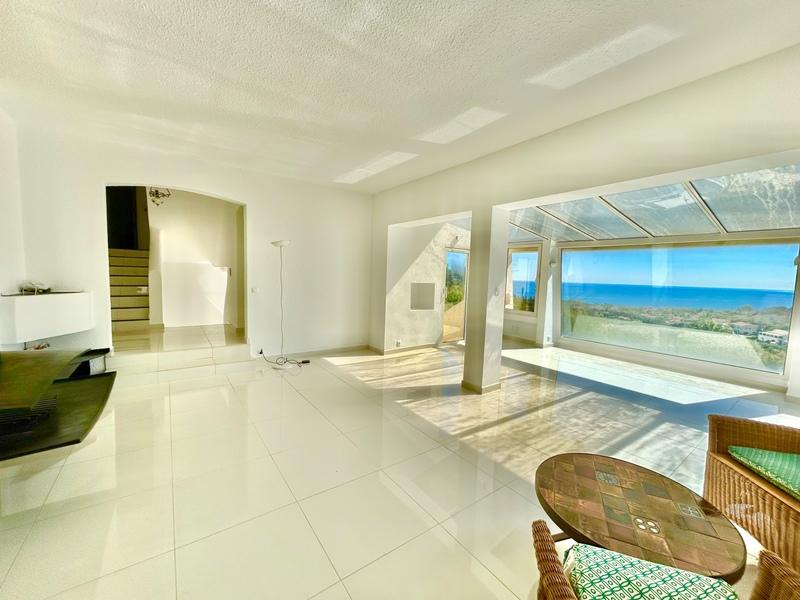 Maison - 240 m² - 8 pièces