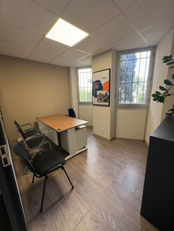 Bureau - 45 m² - 4 pièces