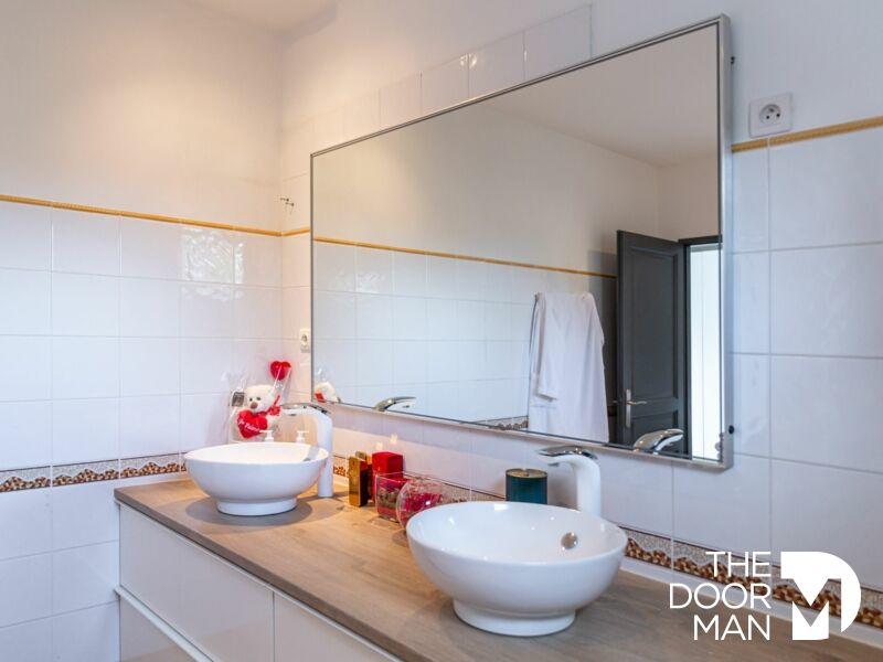 Propriété - 287 m² - 7 pièces