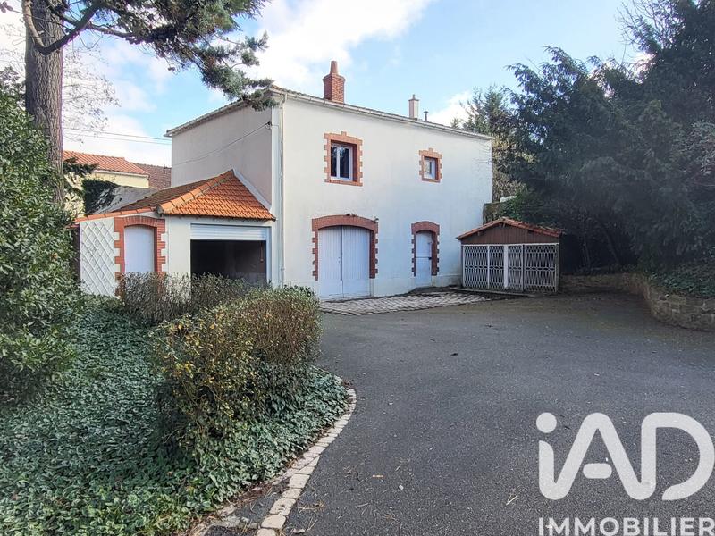 Maison - 259 m² - 12 pièces