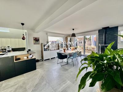 Maison - 127 m² - 5 pièces