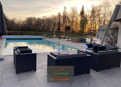 Maison - 341 m² - 9 pièces