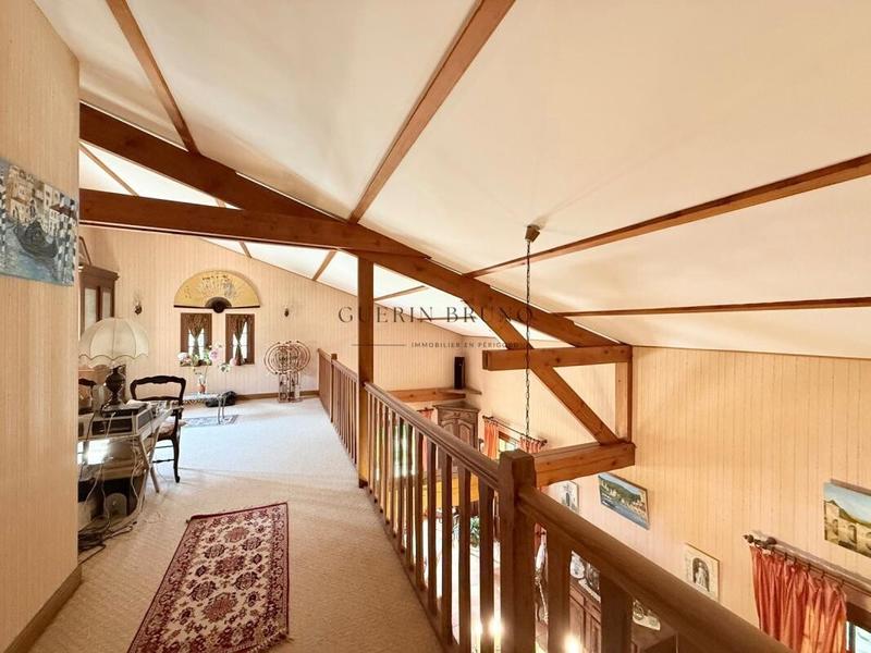 Propriété - 220 m² - 6 pièces