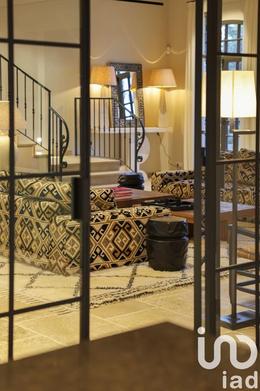 Maison - 425 m² - 8 pièces