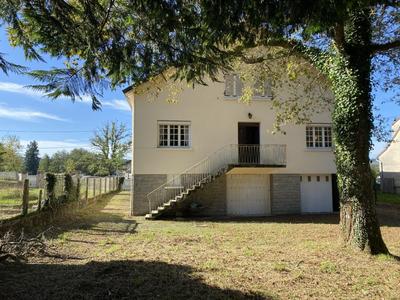 Maison - 240 m² - 8 pièces