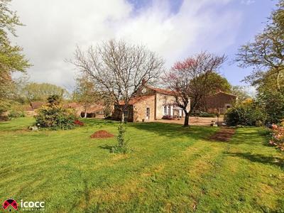 Propriété - 217 m² - 10 pièces