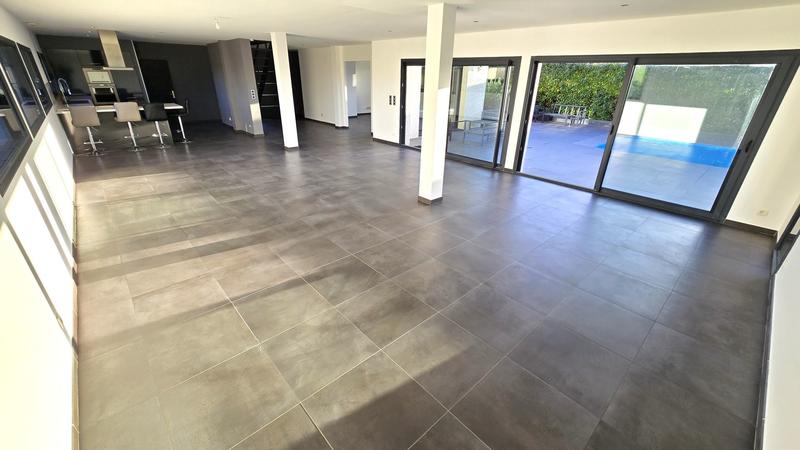 Maison contemporaine - 243 m² - 6 pièces