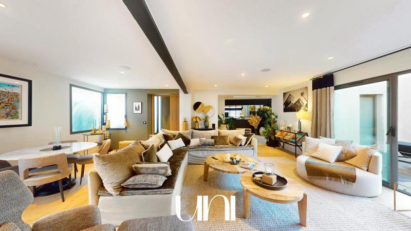 Maison - 270 m² - 7 pièces