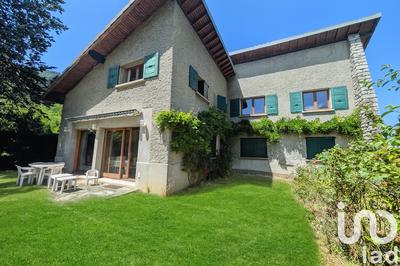 Maison - 203 m² - 9 pièces