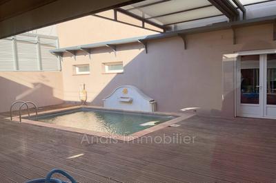 Maison - 300 m² - 9 pièces