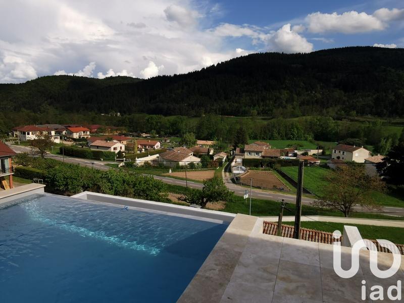 Maison - 212 m² - 6 pièces